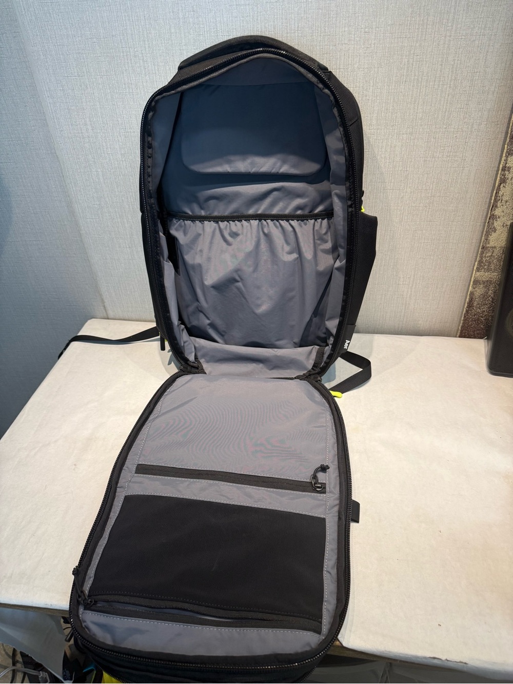 Aer City Pack Pro 2 24L Backpack Laptop Black Adjustable Padded Multi Pockets - Picture 4 of 9